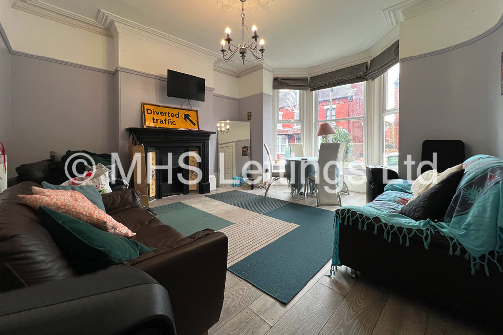 Photo of 5 Bedroom Mid Terraced House in 10 St. Michaels Terrace, Leeds, LS6 3BQ