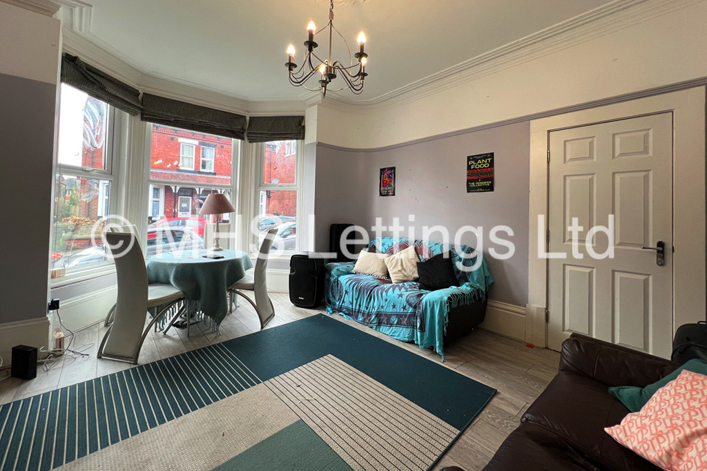 Photo of 5 Bedroom Mid Terraced House in 10 St. Michaels Terrace, Leeds, LS6 3BQ