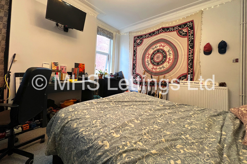 Photo of 5 Bedroom Mid Terraced House in 10 St. Michaels Terrace, Leeds, LS6 3BQ