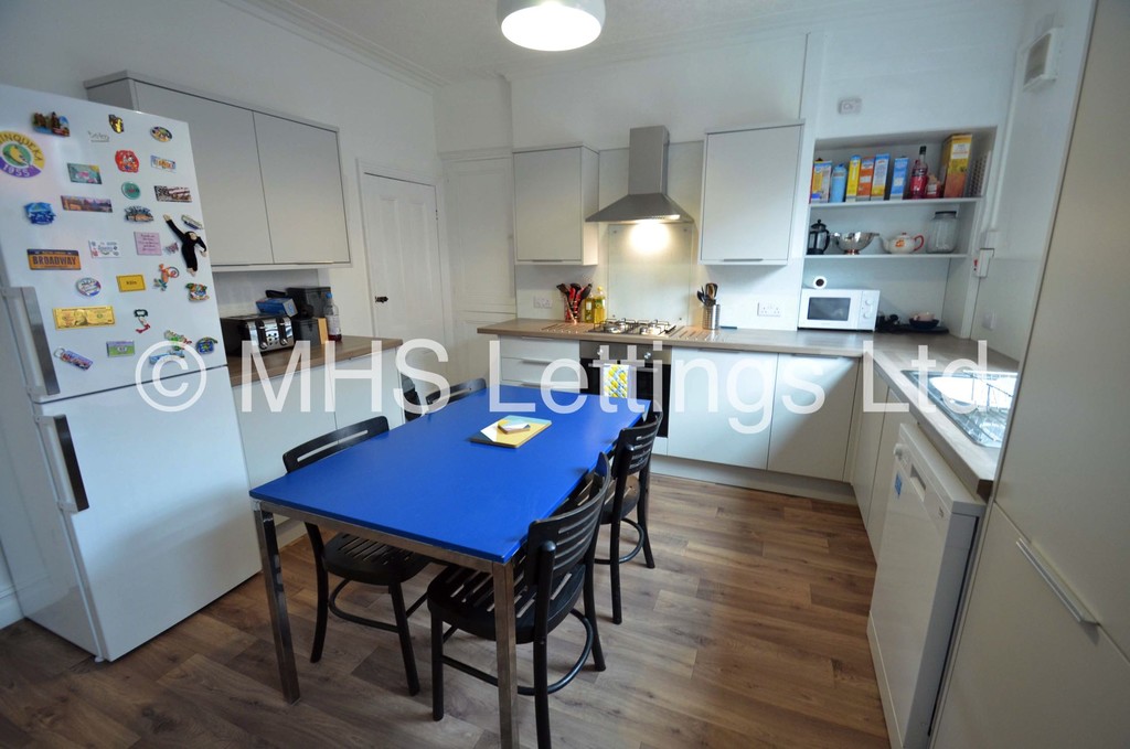 Photo of 4 Bedroom Mid Terraced House in 3 Newport Gardens, Leeds, LS6 3DA