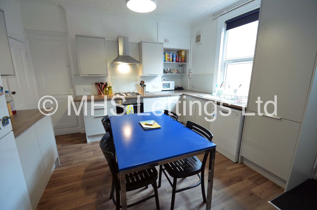 Photo of 4 Bedroom Mid Terraced House in 3 Newport Gardens, Leeds, LS6 3DA