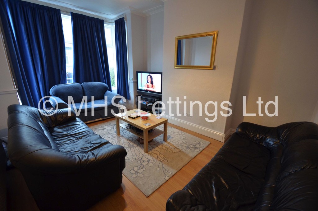Photo of 4 Bedroom Mid Terraced House in 3 Newport Gardens, Leeds, LS6 3DA