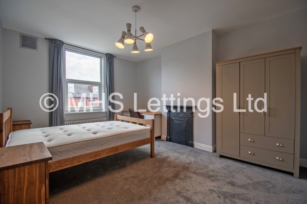 Photo of 2 Bedroom Mid Terraced House in 35 Haddon Avenue, Leeds, LS4 2JF