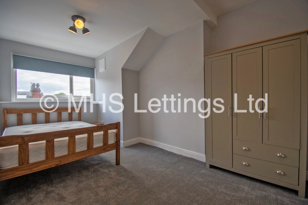 Photo of 2 Bedroom Mid Terraced House in 35 Haddon Avenue, Leeds, LS4 2JF