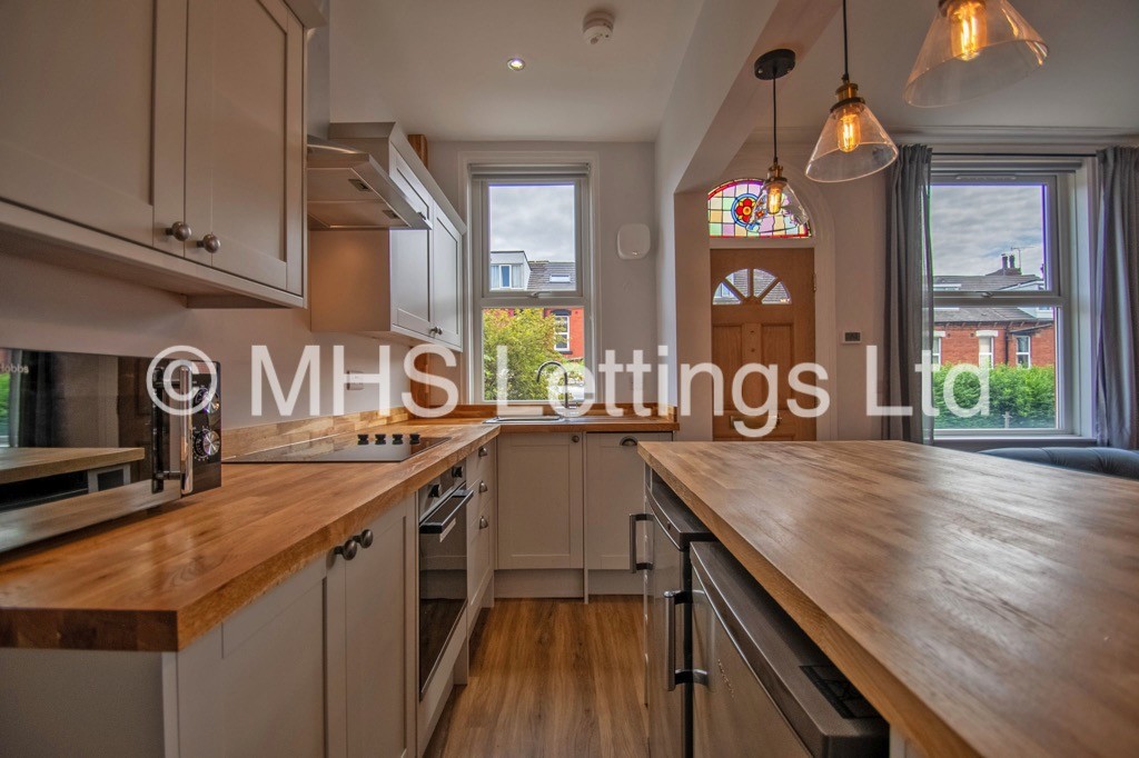Photo of 2 Bedroom Mid Terraced House in 35 Haddon Avenue, Leeds, LS4 2JF