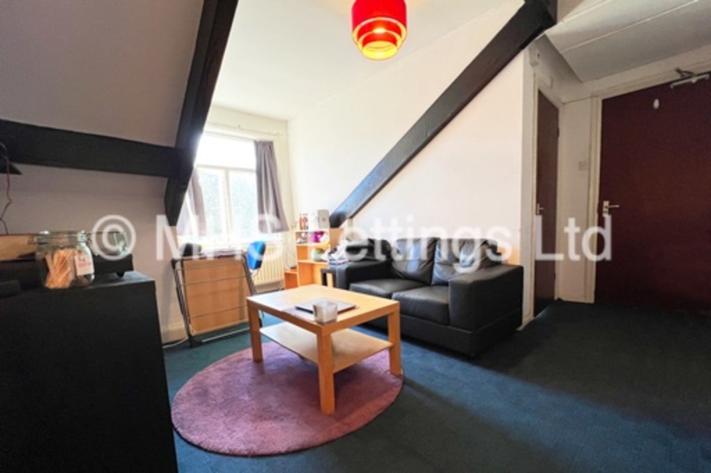 Photo of 1 Bedroom Flat in Flat 6, 175 Hyde Park Road, Leeds, LS6 1AH