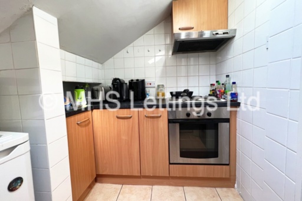 Photo of 1 Bedroom Flat in Flat 6, 175 Hyde Park Road, Leeds, LS6 1AH