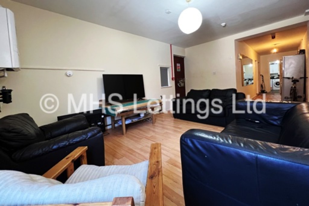 Photo of 2 Bedroom Flat in Flat 7, 175 Hyde Park Road, Leeds, LS6 1AH