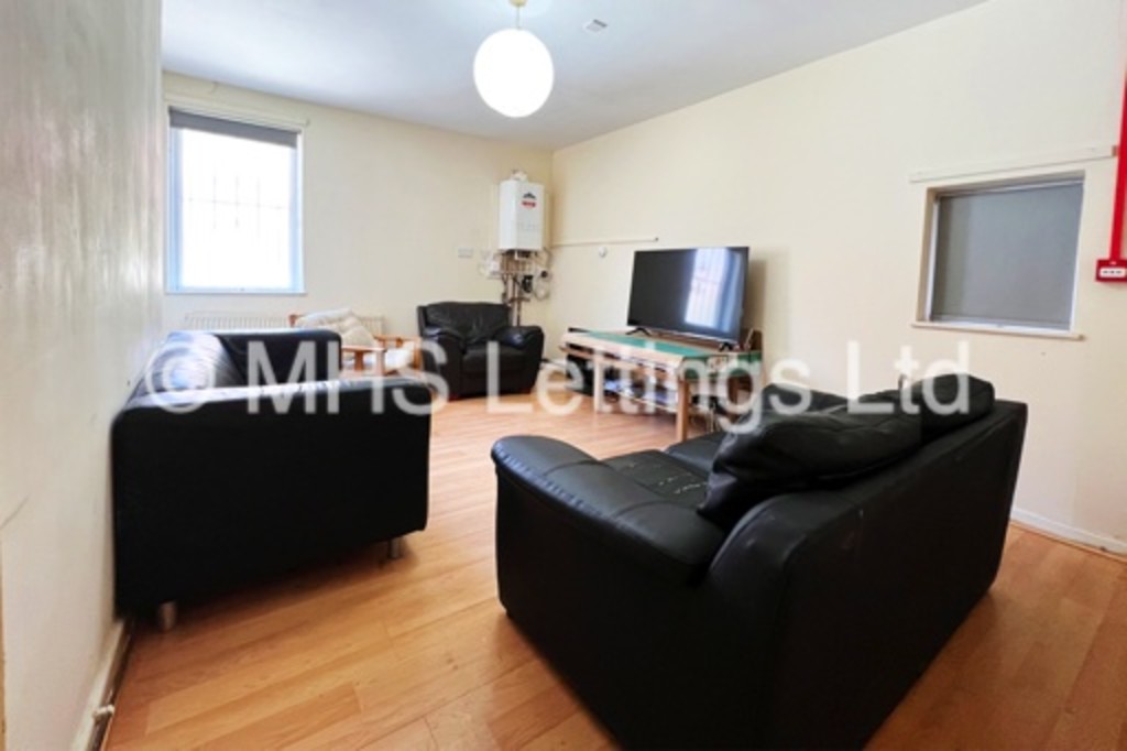 Photo of 2 Bedroom Flat in Flat 7, 175 Hyde Park Road, Leeds, LS6 1AH