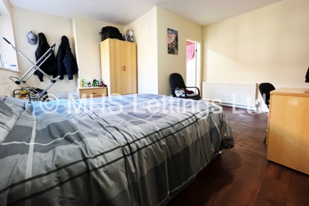Photo of 2 Bedroom Flat in Flat 7, 175 Hyde Park Road, Leeds, LS6 1AH