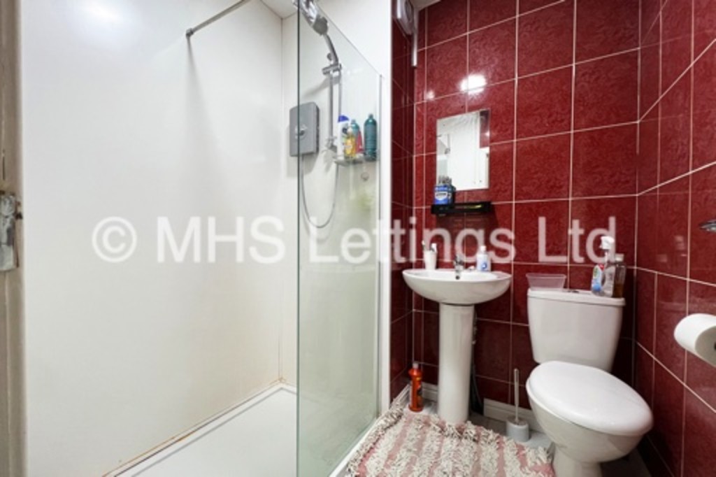 Photo of 2 Bedroom Flat in Flat 7, 175 Hyde Park Road, Leeds, LS6 1AH