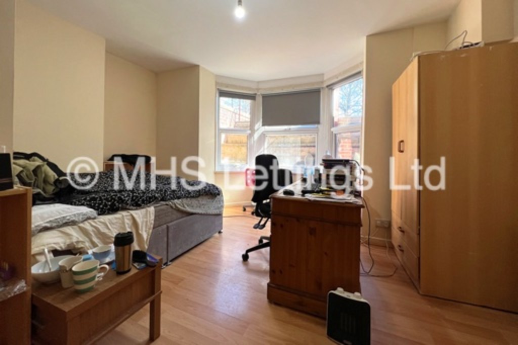 Photo of 2 Bedroom Flat in Flat 7, 175 Hyde Park Road, Leeds, LS6 1AH