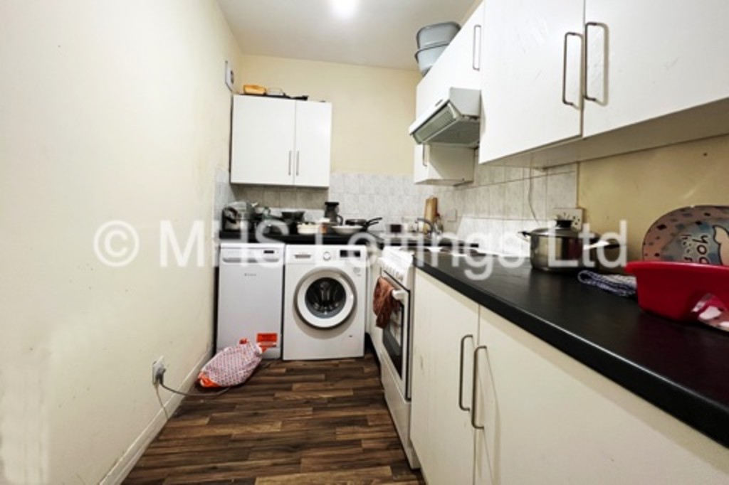 Photo of 2 Bedroom Flat in Flat 7, 175 Hyde Park Road, Leeds, LS6 1AH