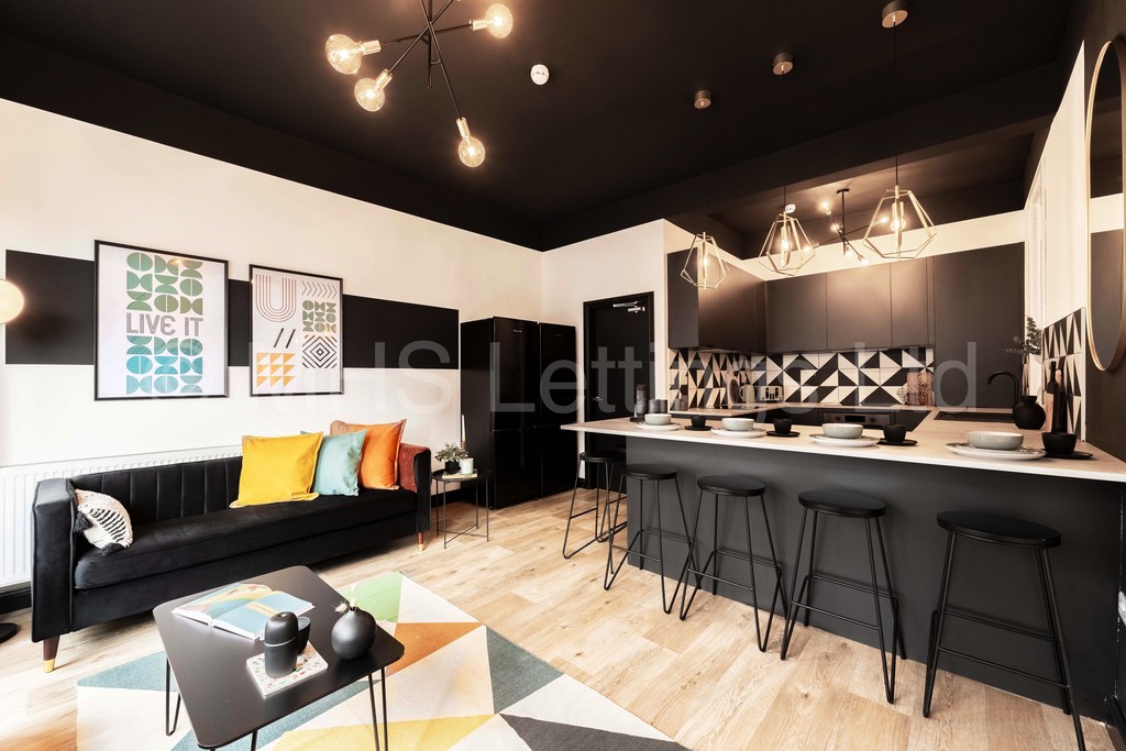 Photo of 6 Bedroom Semi-Detached House in 8 Headingley Avenue, Leeds, LS6 3EP