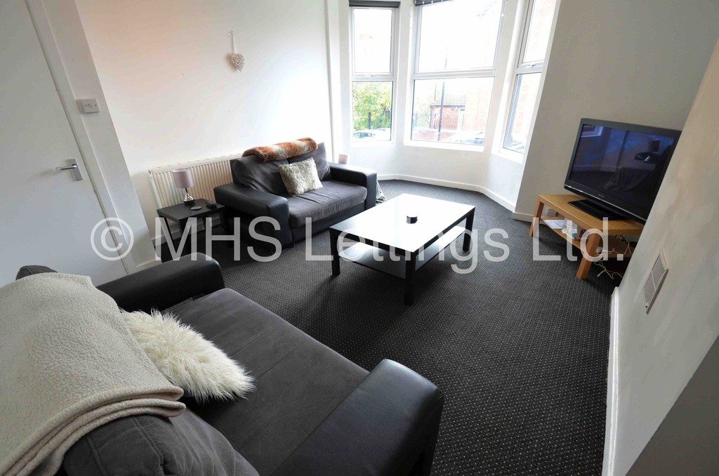 Photo of 4 Bedroom End Terraced House in 5a Chestnut Avenue, Leeds, LS6 1AZ