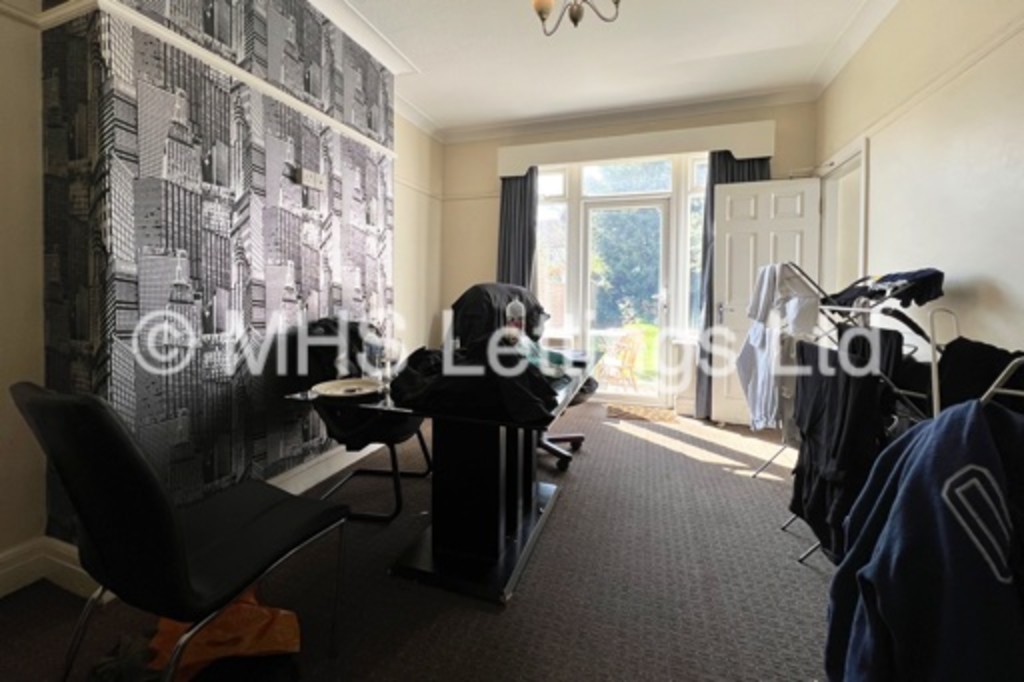 Photo of 6 Bedroom Semi-Detached House in 175 Otley Road, Leeds, LS6 3QG