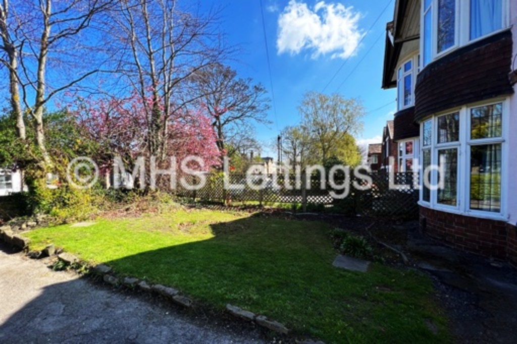 Photo of 6 Bedroom Semi-Detached House in 175 Otley Road, Leeds, LS6 3QG