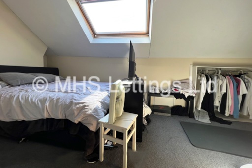 Photo of 6 Bedroom Semi-Detached House in 175 Otley Road, Leeds, LS6 3QG