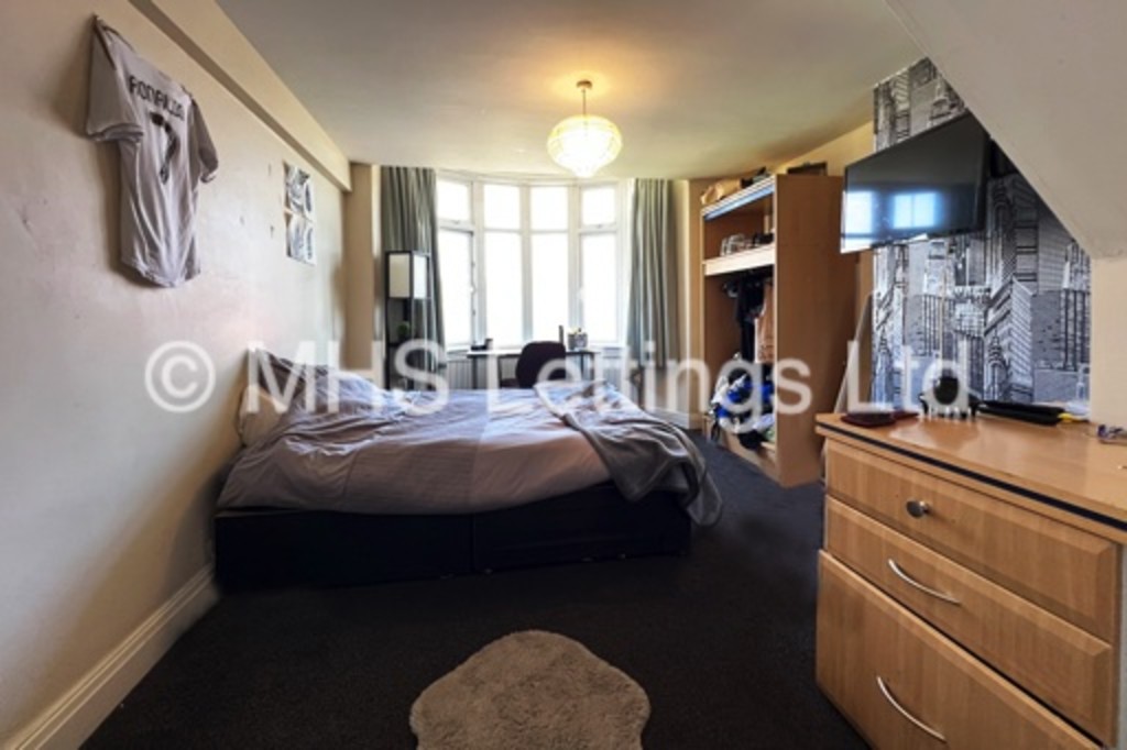 Photo of 6 Bedroom Semi-Detached House in 175 Otley Road, Leeds, LS6 3QG