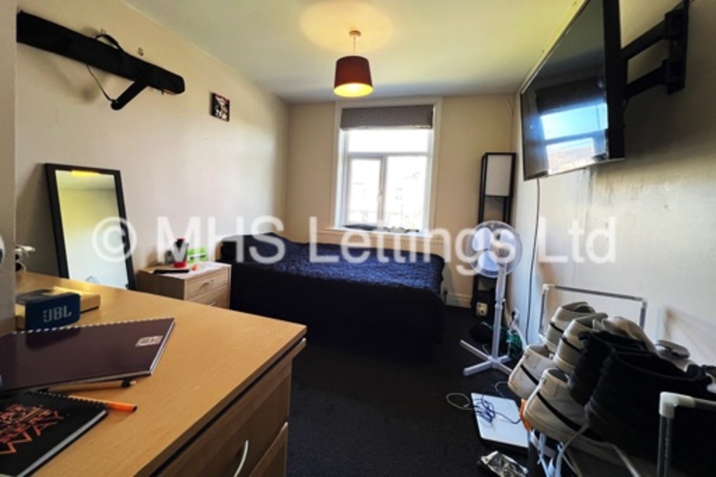 Photo of 6 Bedroom Semi-Detached House in 175 Otley Road, Leeds, LS6 3QG
