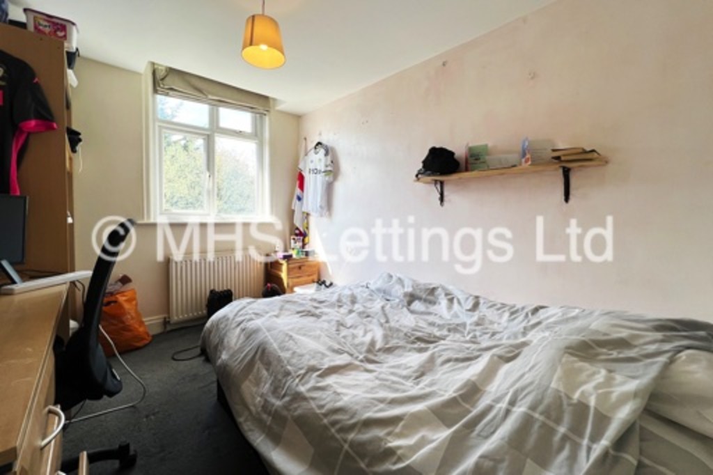 Photo of 6 Bedroom Semi-Detached House in 175 Otley Road, Leeds, LS6 3QG