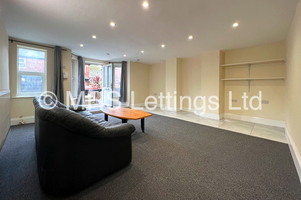 Photo of 1 Bedroom Ground Floor Flat in 35a Regent Park Terrace, Leeds, LS6 2AX