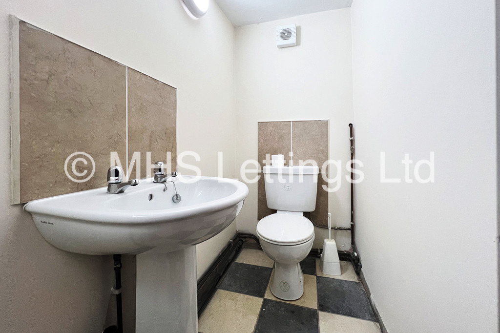 Photo of 1 Bedroom Ground Floor Flat in 35a Regent Park Terrace, Leeds, LS6 2AX