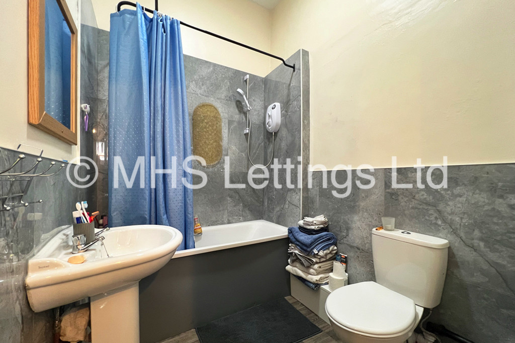 Photo of 1 Bedroom Flat in Flat 8, 6 Moorland Road, Leeds, LS6 1AL
