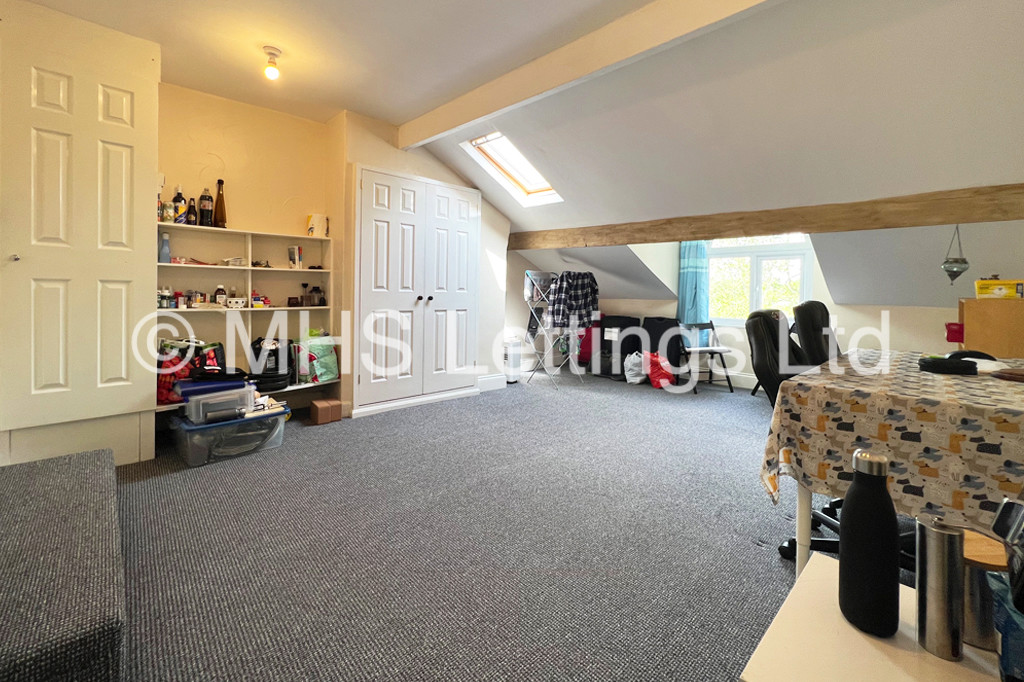 Flat 8, 6 Moorland Road, Leeds, LS6 1AL