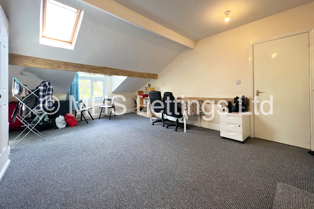 Photo of 1 Bedroom Flat in Flat 8, 6 Moorland Road, Leeds, LS6 1AL