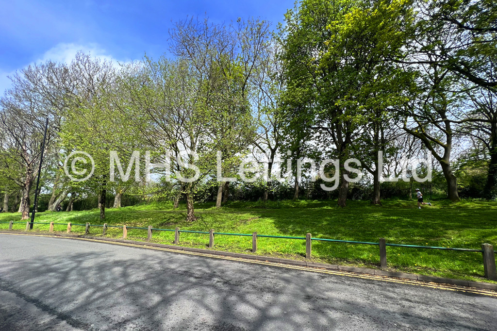 Photo of 1 Bedroom Flat in Flat 8, 6 Moorland Road, Leeds, LS6 1AL