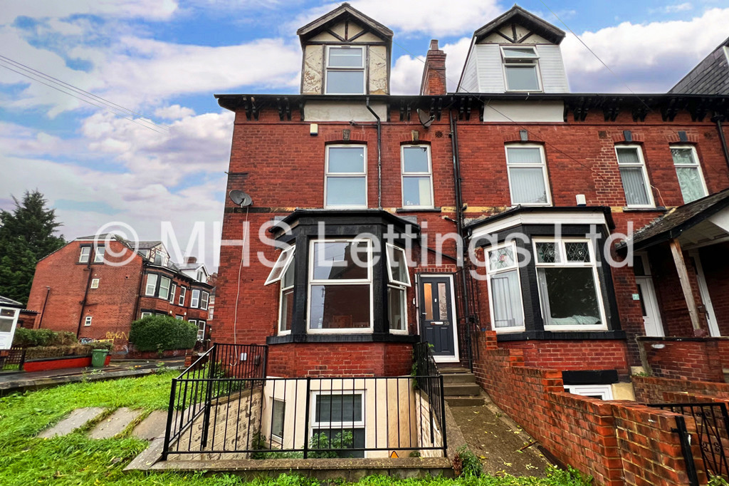 Photo of 4 Bedroom End Terraced House in 5b Chestnut Avenue, Leeds, LS6 1AZ