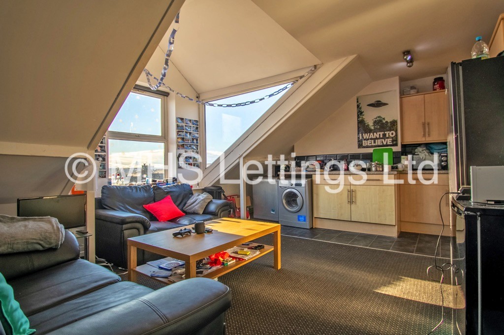 Photo of 4 Bedroom End Terraced House in 5b Chestnut Avenue, Leeds, LS6 1AZ