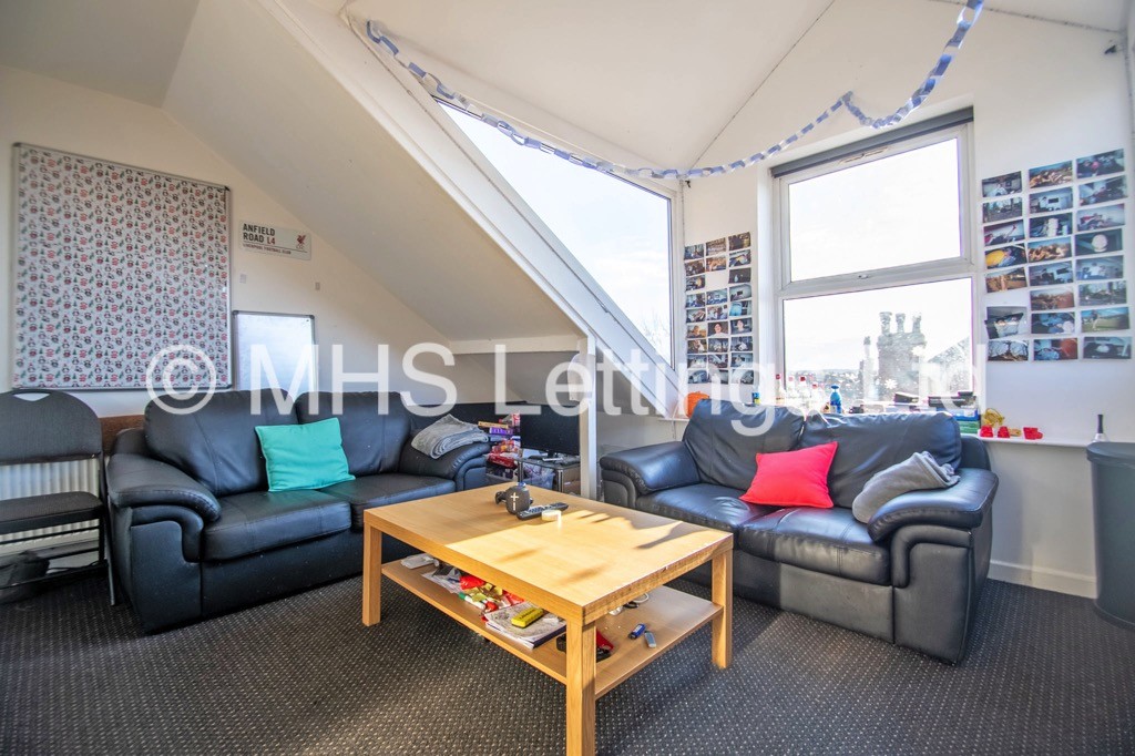 Photo of 4 Bedroom End Terraced House in 5b Chestnut Avenue, Leeds, LS6 1AZ