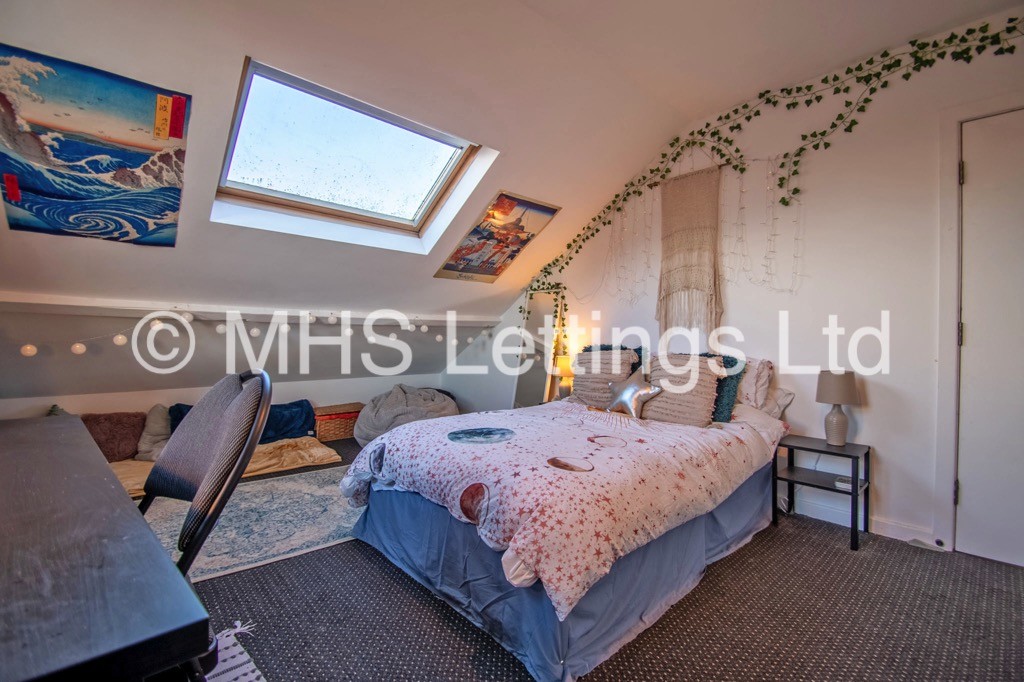 Photo of 4 Bedroom End Terraced House in 5b Chestnut Avenue, Leeds, LS6 1AZ