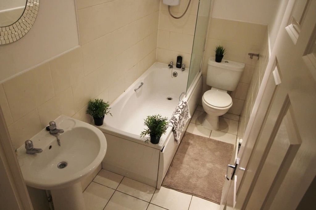 Photo of 6 Bedroom Mid Terraced House in 7a Cross Chapel Street, Leeds, LS6 3JE