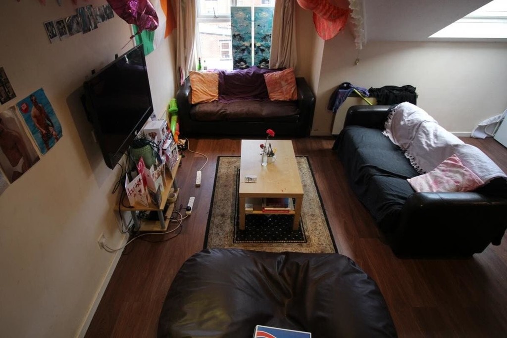 Photo of 6 Bedroom Flat in Flats 7 & 8, 71 Cardigan Road, Leeds, LS6 1EB