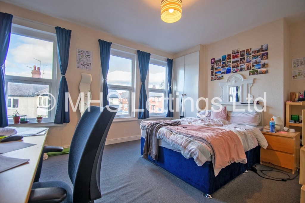 Photo of 5 Bedroom Mid Terraced House in 44 Walmsley Road, Leeds, LS6 1NG