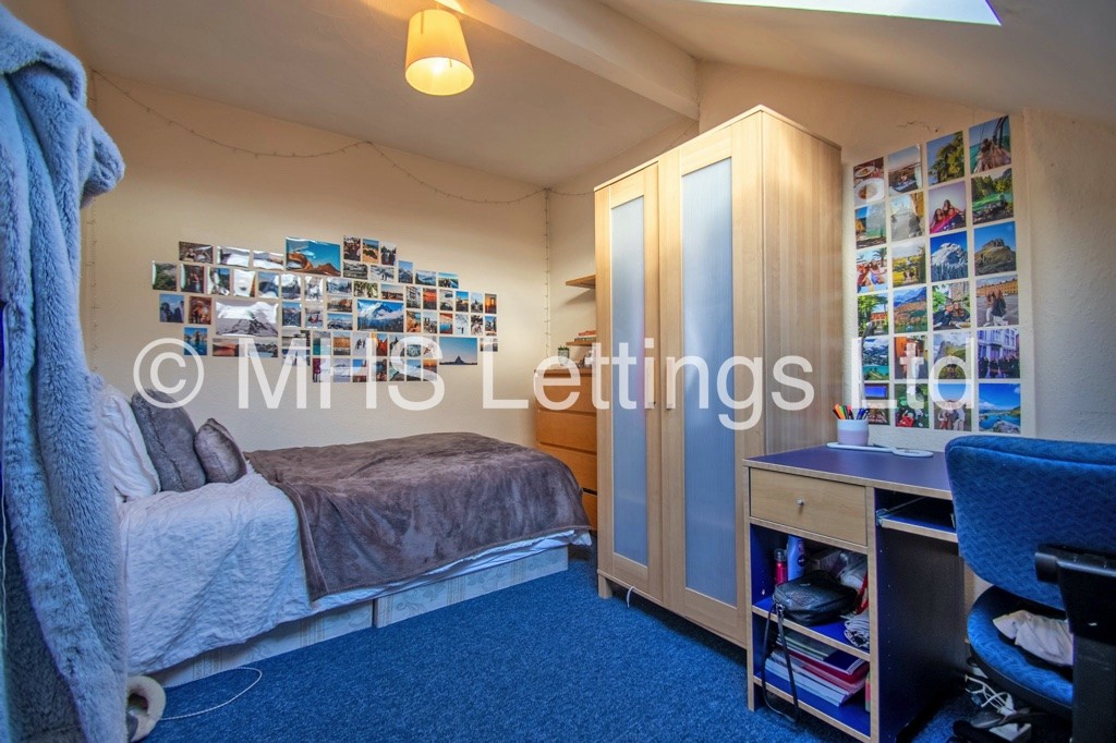 Photo of 5 Bedroom Mid Terraced House in 44 Walmsley Road, Leeds, LS6 1NG