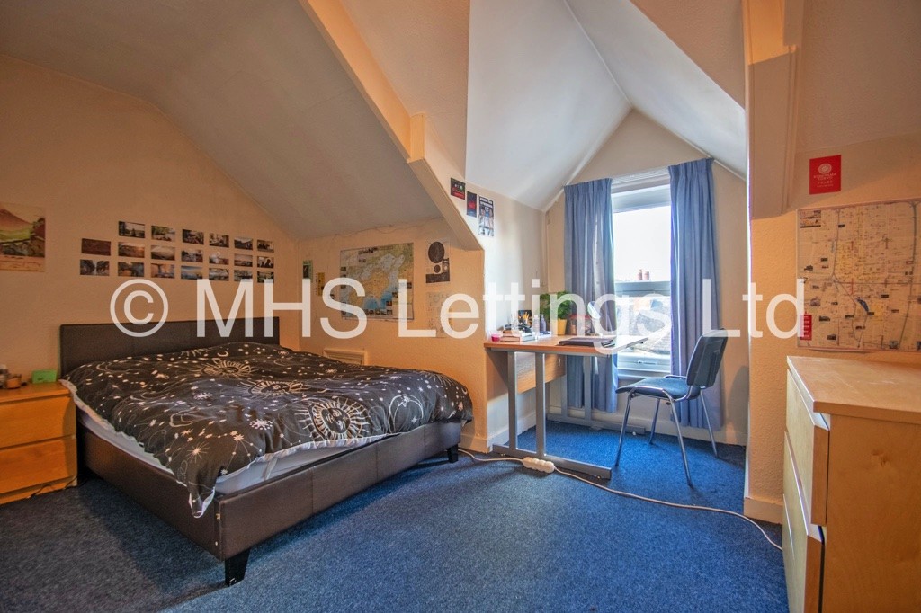 Photo of 5 Bedroom Mid Terraced House in 44 Walmsley Road, Leeds, LS6 1NG
