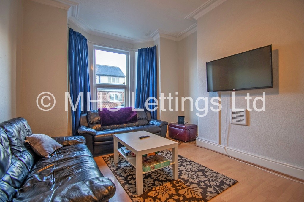 Photo of 5 Bedroom Mid Terraced House in 44 Walmsley Road, Leeds, LS6 1NG