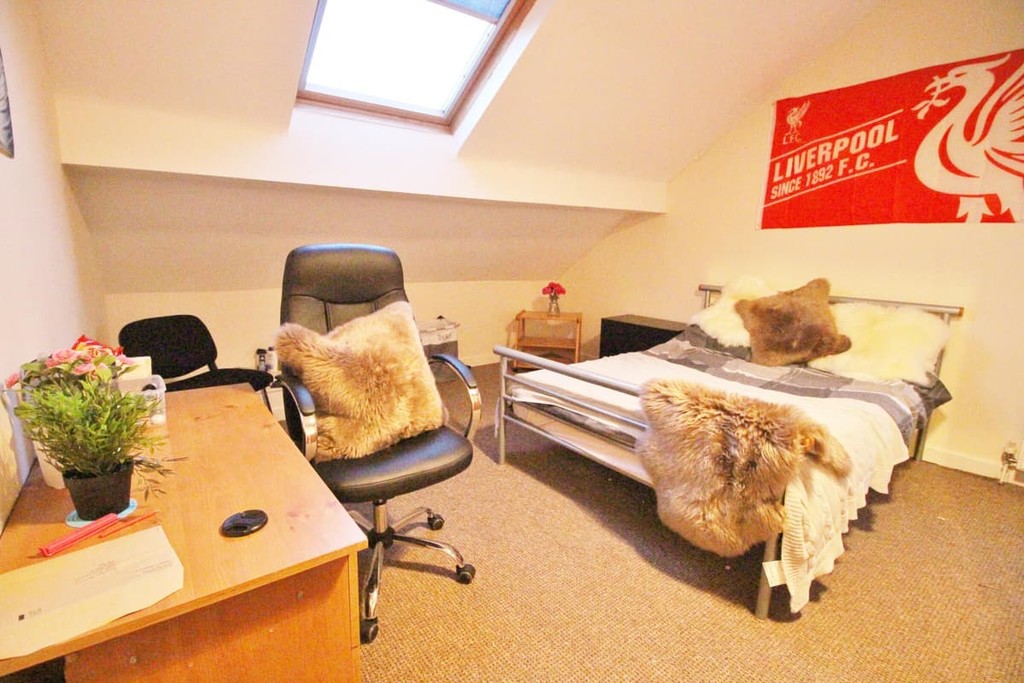 Photo of 6 Bedroom Flat in Flat 3, 70 Cardigan Road, Leeds, LS6 3BJ