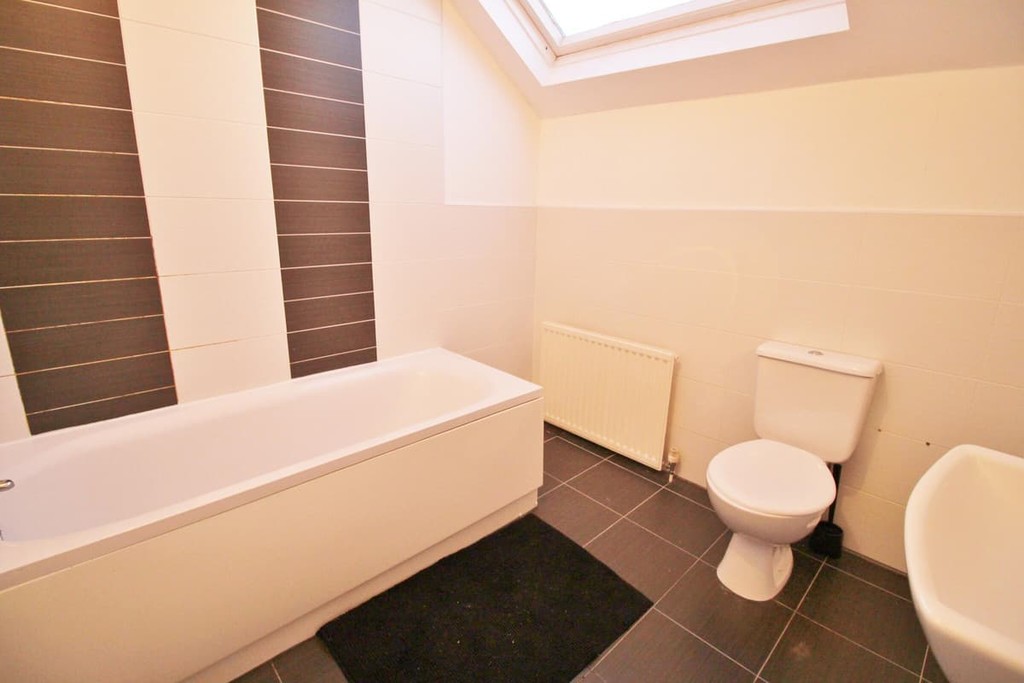 Photo of 6 Bedroom Flat in Flat 3, 70 Cardigan Road, Leeds, LS6 3BJ