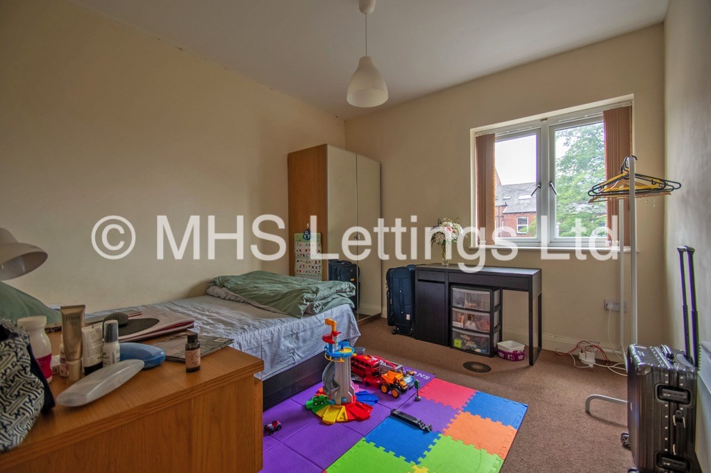Photo of 4 Bedroom Apartment in 1st Floor Flat, 146a Woodsley Road, Universities, Leeds, LS2 9LZ