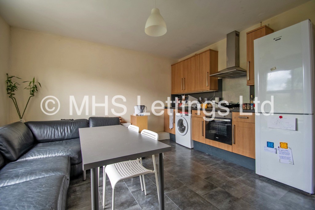 Photo of 4 Bedroom Apartment in 1st Floor Flat, 146a Woodsley Road, Universities, Leeds, LS2 9LZ