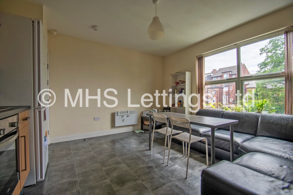 Photo of 4 Bedroom Apartment in 1st Floor Flat, 146a Woodsley Road, Universities, Leeds, LS2 9LZ