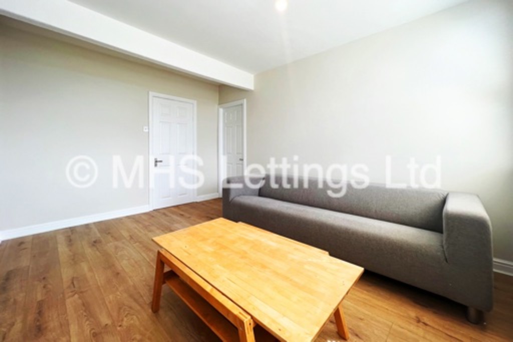 Photo of 2 Bedroom Flat in Flat 3, 145 Victoria Road, Leeds, LS6 1DU