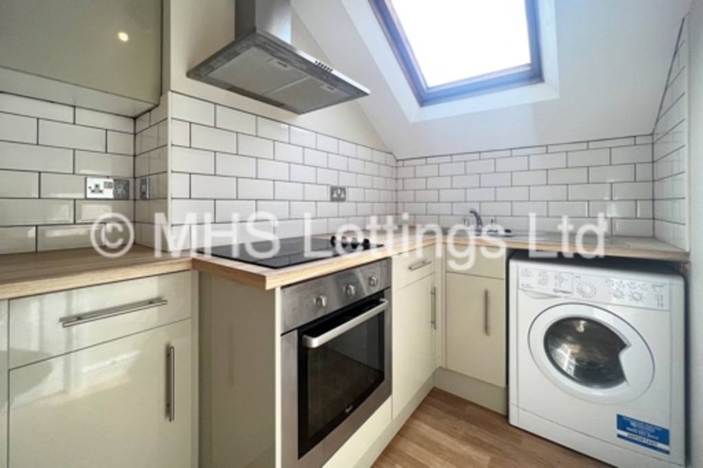 Photo of 2 Bedroom Flat in Flat 3, 145 Victoria Road, Leeds, LS6 1DU