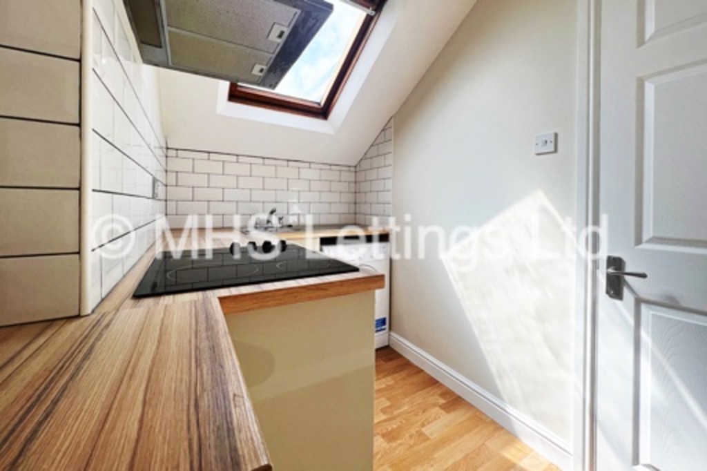 Photo of 2 Bedroom Flat in Flat 3, 145 Victoria Road, Leeds, LS6 1DU