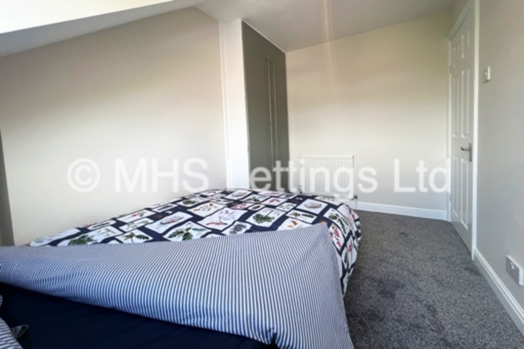 Photo of 2 Bedroom Flat in Flat 3, 145 Victoria Road, Leeds, LS6 1DU